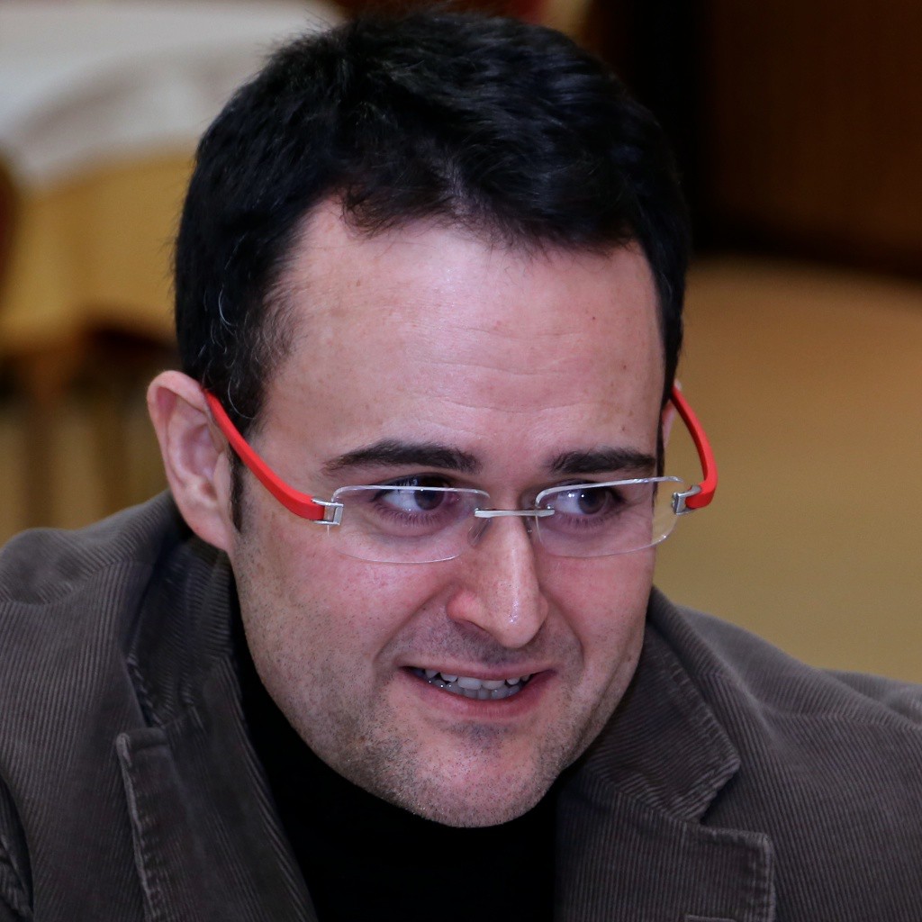 Experiencia, durante más de 15 años, en crear, desarrollar y cohesionar equipos de trabajo, especialmente en la función de director general. Especialista en la gestión de relaciones en la empresa familiar, facilitando los procesos de sucesión de la empresa familiar. Buscando el desarrollo personal del equipo (familiar y no familiar) para dar solución a las necesidades de la organización.